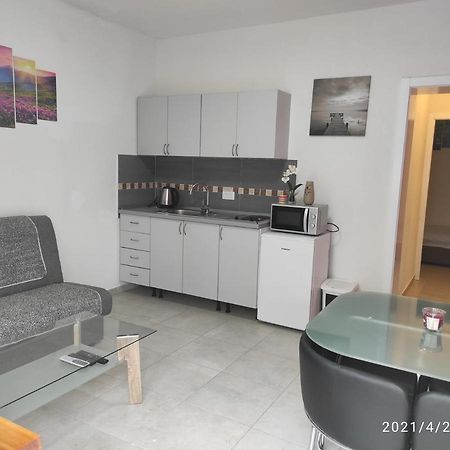 Apartmani Quattro Starigrad Paklenica Buitenkant foto