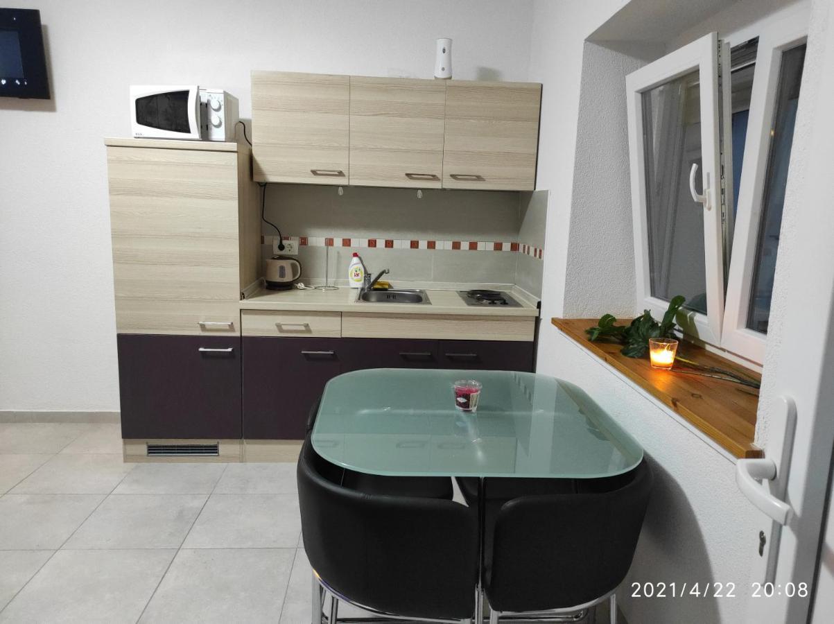 Apartmani Quattro Starigrad Paklenica Buitenkant foto
