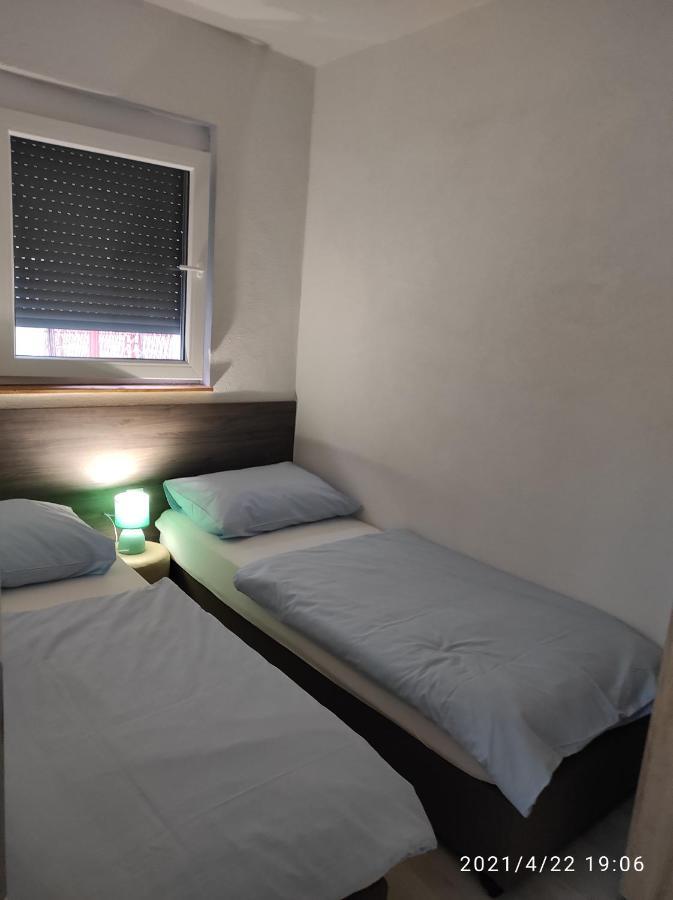 Apartmani Quattro Starigrad Paklenica Buitenkant foto