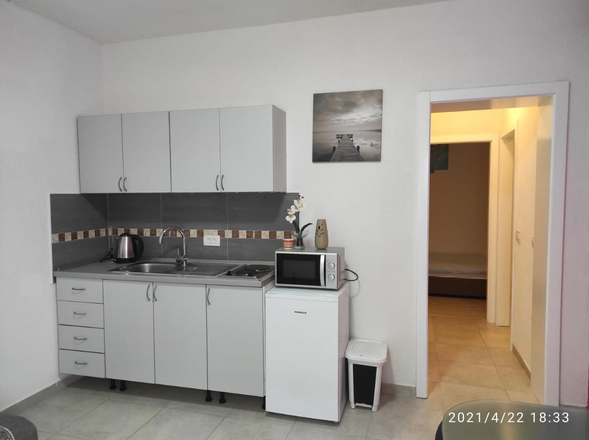 Apartmani Quattro Starigrad Paklenica Buitenkant foto