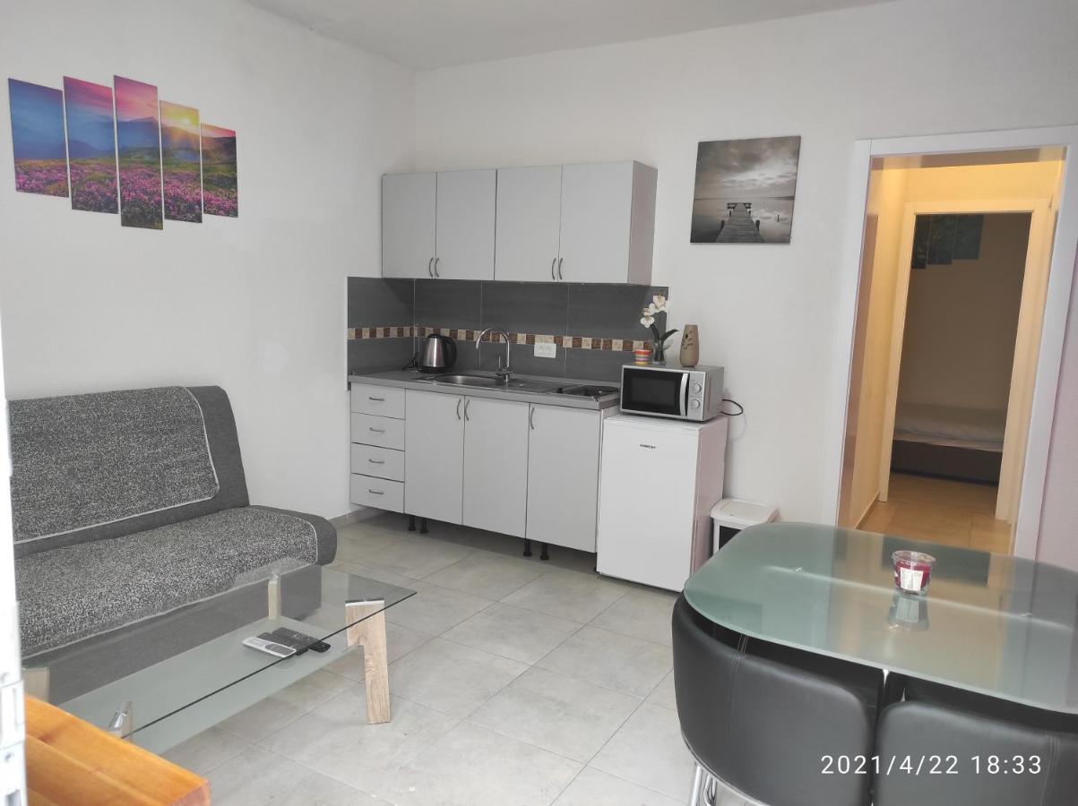 Apartmani Quattro Starigrad Paklenica Buitenkant foto