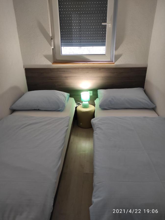 Apartmani Quattro Starigrad Paklenica Buitenkant foto