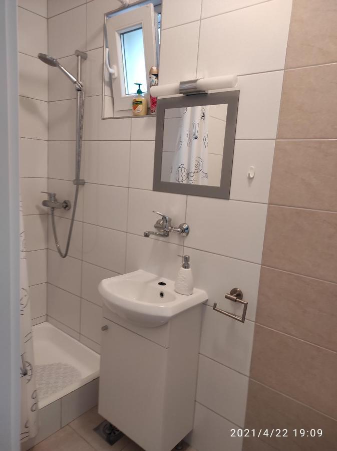 Apartmani Quattro Starigrad Paklenica Buitenkant foto