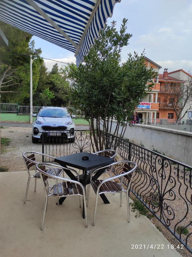Apartmani Quattro Starigrad Paklenica Buitenkant foto
