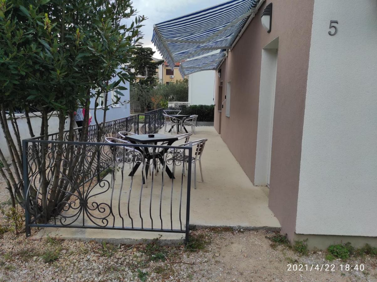 Apartmani Quattro Starigrad Paklenica Buitenkant foto