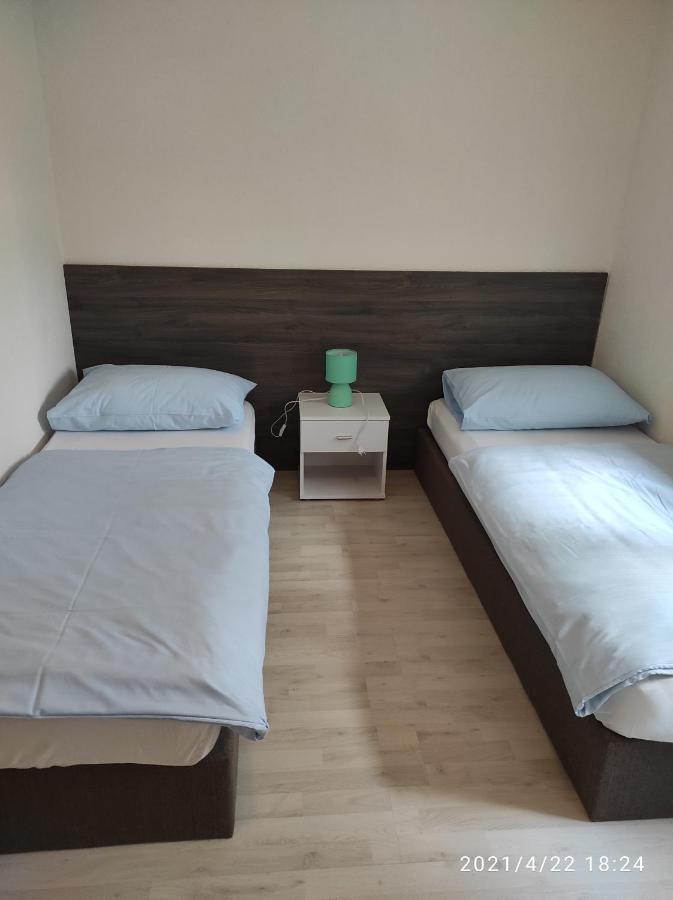 Apartmani Quattro Starigrad Paklenica Buitenkant foto