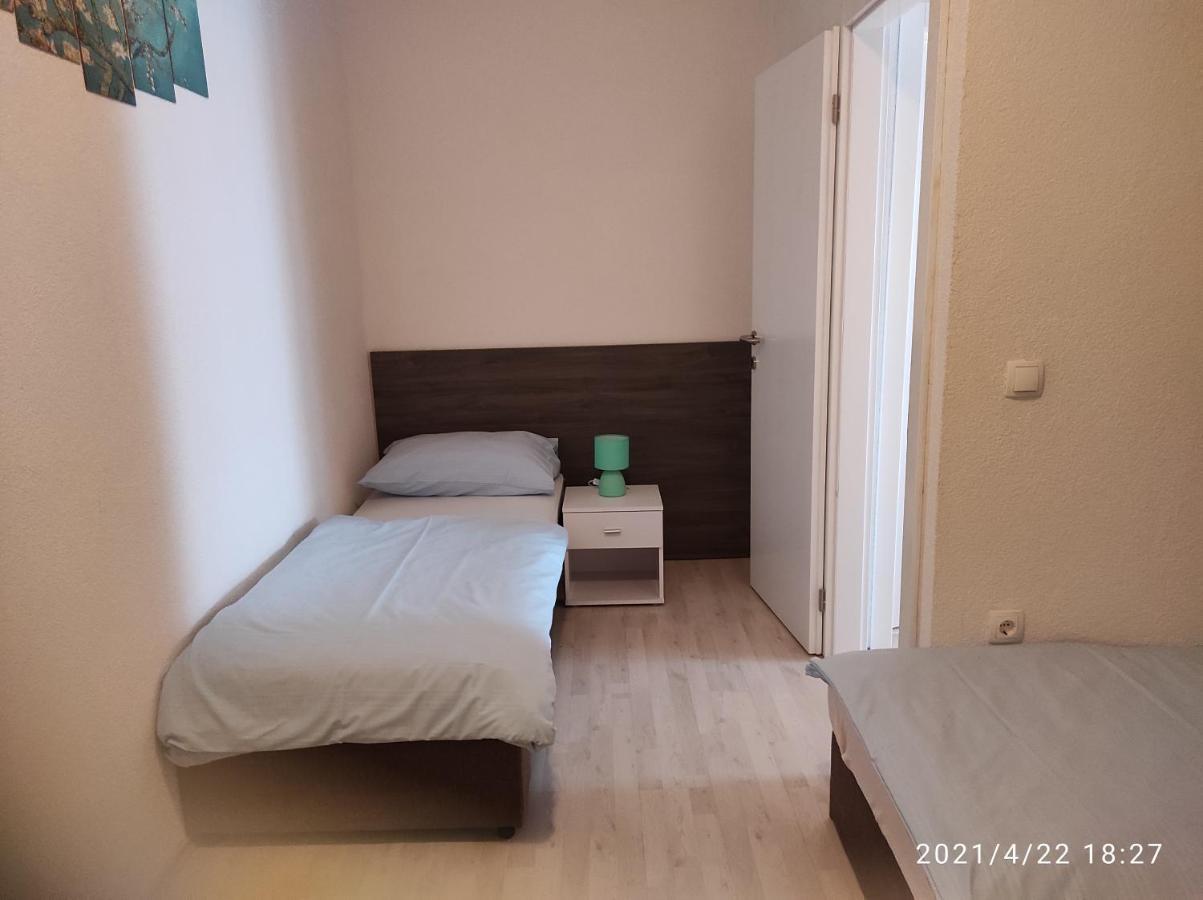 Apartmani Quattro Starigrad Paklenica Buitenkant foto