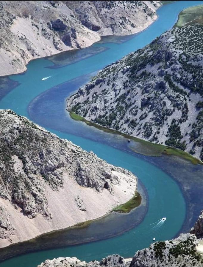 Apartmani Quattro Starigrad Paklenica Buitenkant foto