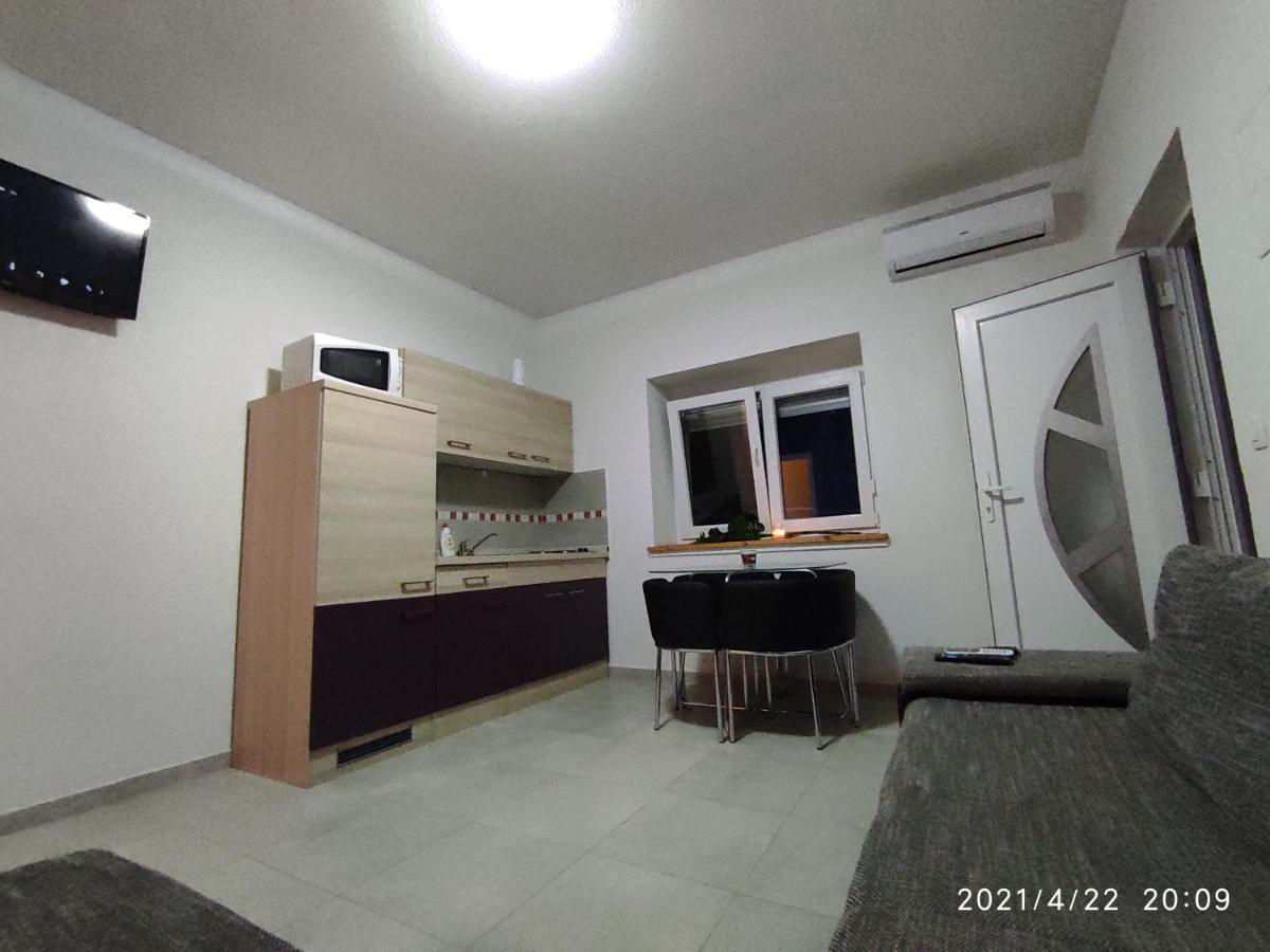 Apartmani Quattro Starigrad Paklenica Buitenkant foto
