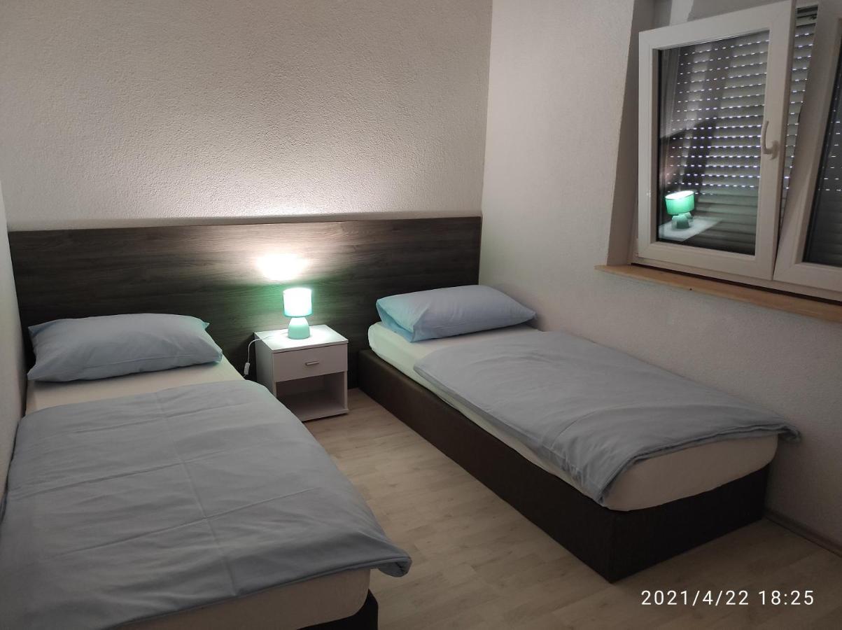 Apartmani Quattro Starigrad Paklenica Buitenkant foto
